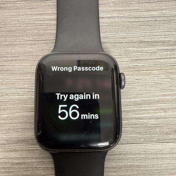 Apple Watch Series 5 44mm GPS LTE WR-50M Grey Stainless Steel Body W/ Band - Picture 2 of 9